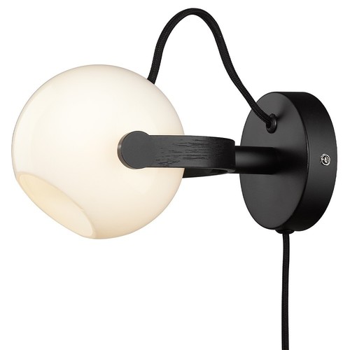 Halo Design - D.C Vägglampa Ø12 G9, Opal med eksvart