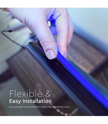 Installation av en 24V LED-strip med tydliga anslutningspunkter för strömförsörjning.