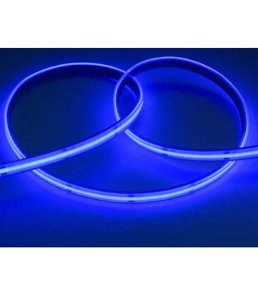 Närbild på en COB LED-strip som visar den täta placeringen av dioder för ett prickfritt ljus.