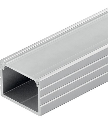 Aluminiumprofil med monterat frostat täcklock för jämn ljusspridning.